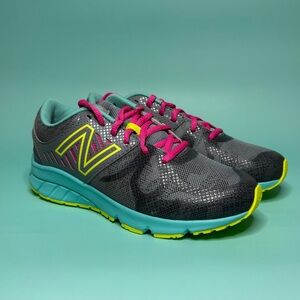 New Balance KJ200RMG Teal and Pink Big Kids Sneakers - Never Worn!